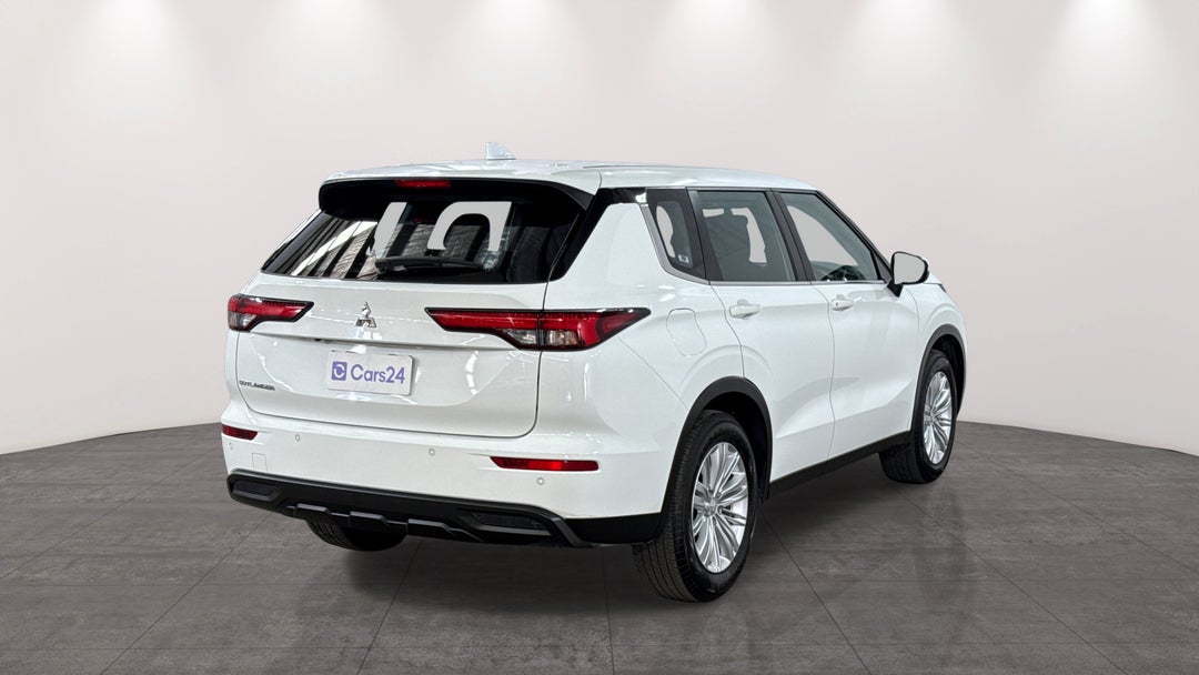 2024 Mitsubishi Outlander Es 7 Seat (2WD), Automatic, 51292 km, Right Back Diagonal (45- Degree) View