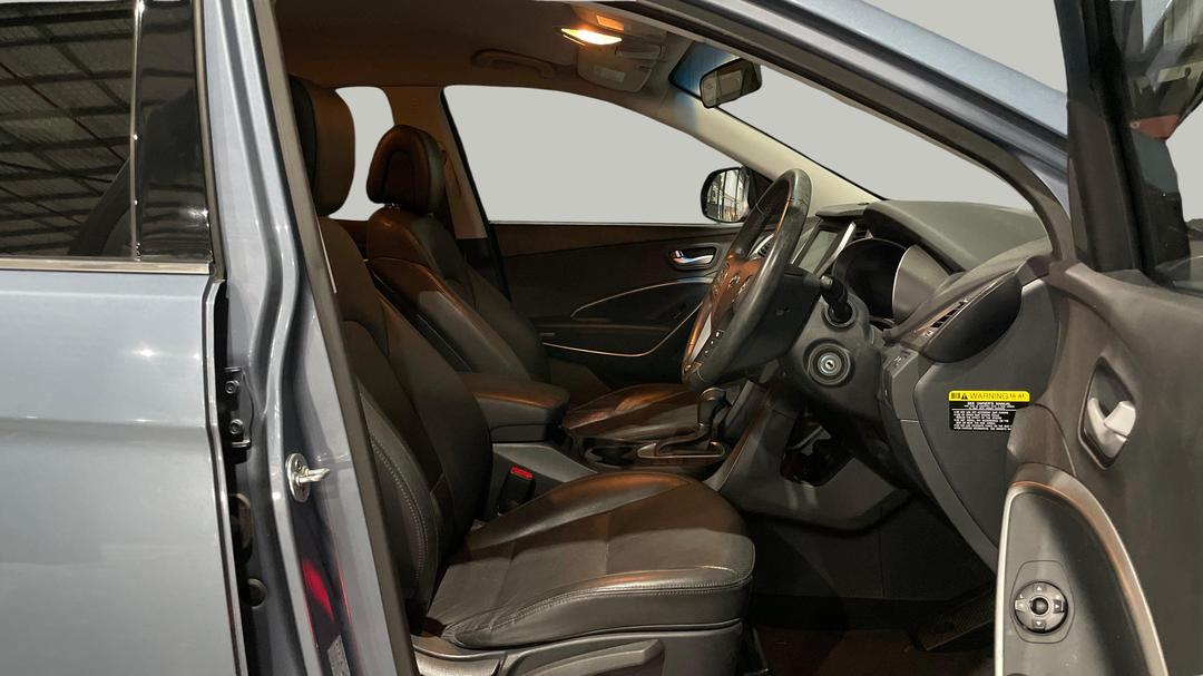 2016 Hyundai Santa Fe 30 Special Edition, Automatic, 139492 km, Right Side Front Door Cabin View