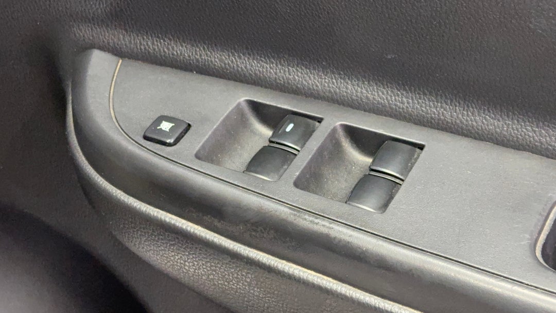 2019 Mitsubishi Triton Glx Adas (4x4), Automatic, 127952 km, Drivers Side Door Panel Controls