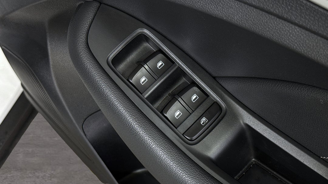 2024 MG ZS Excite, Automatic, 31225 km, Drivers Side Door Panel Controls