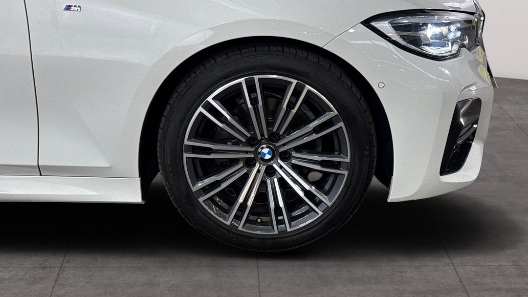 2021 BMW 3 20i M Sport, Automatic, 83359 km, Right Front Wheel