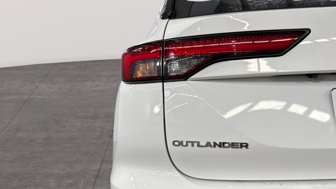 2024 Mitsubishi Outlander Es 7 Seat (2WD), Automatic, 51292 km, Badge (Boot Left Side)