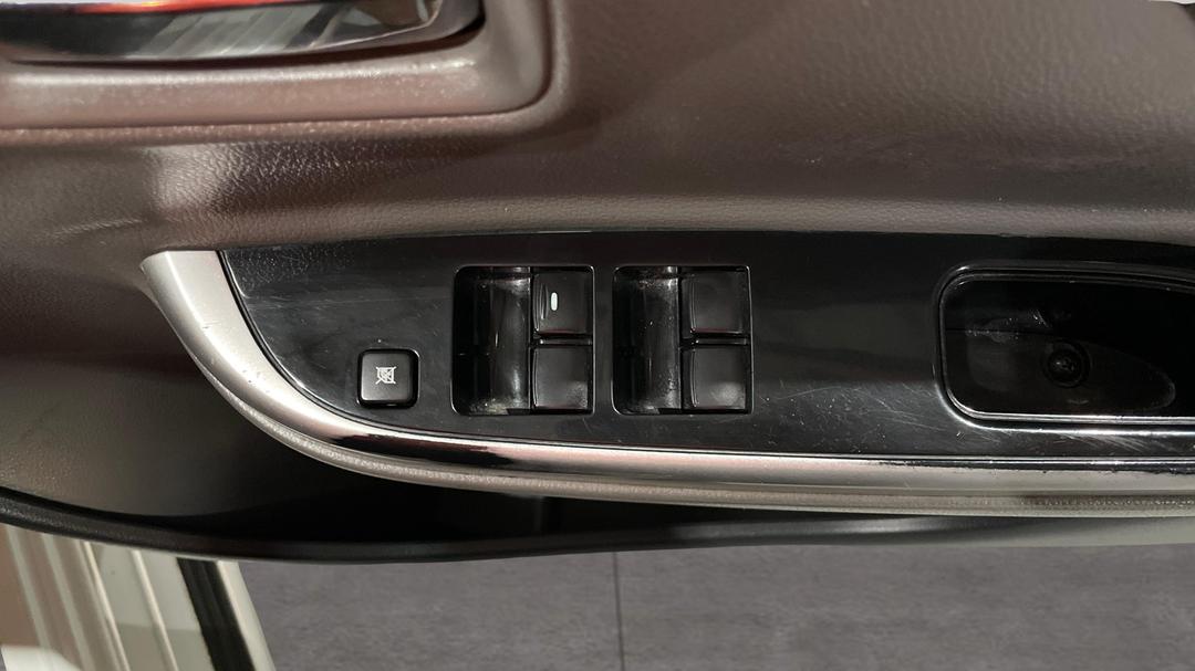 2018 Mitsubishi Triton Gls (4x4), Automatic, 160905 km, Drivers Side Door Panel Controls