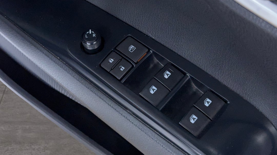 2019 Toyota Camry Ascent Hybrid, Automatic, 141793 km, Drivers Side Door Panel Controls