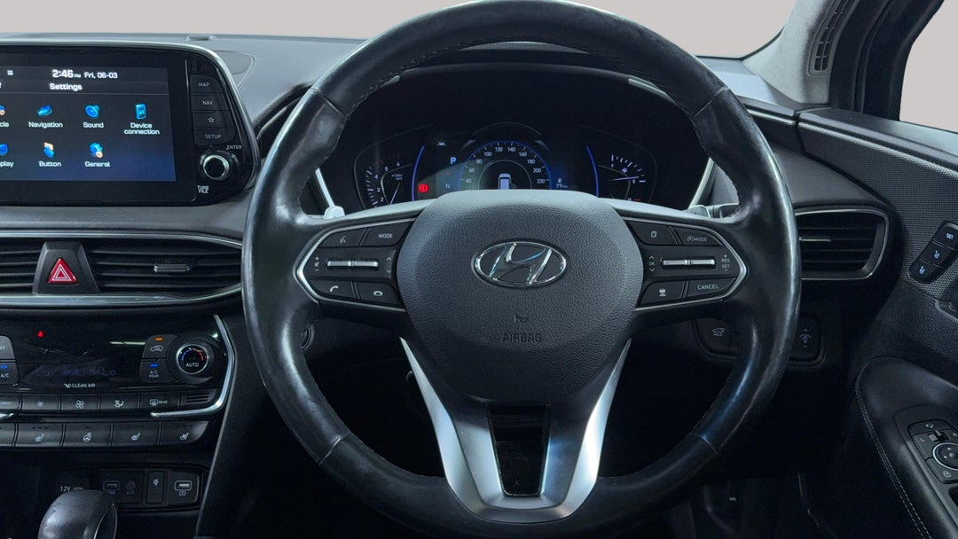 2020 Hyundai Santa Fe Highlander Crdi Blk-bge (AWD), Automatic, 35861 km, Steering Wheel Close-up
