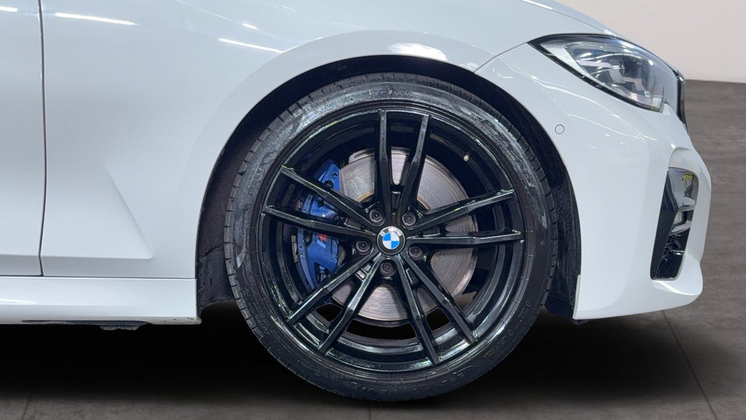 2020 BMW 3 30i Touring M Sport, Automatic, 43250 km, Right Front Wheel