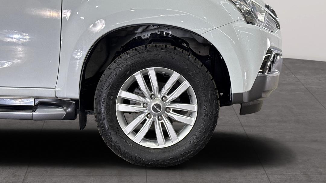 2017 Isuzu MU-X Ls-u (4x4), Automatic, 122650 km, Right Front Wheel