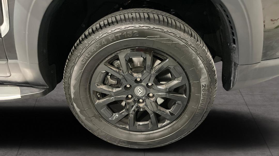 2025 LDV D90 Executive (4WD), Automatic, 19232 km, Right Front Wheel