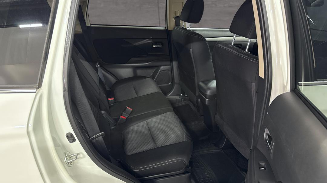 2017 Mitsubishi Outlander Ls (4x2), Automatic, 73155 km, Right Side Rear Door Cabin View