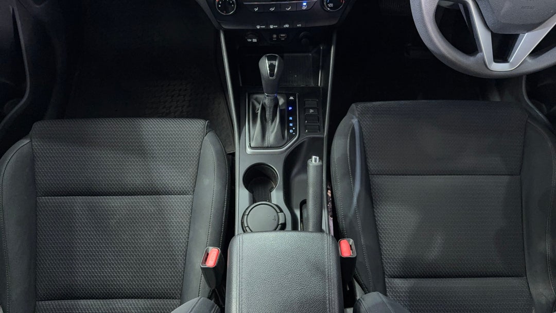 2016 Hyundai Tucson Active (fwd), Automatic, 130154 km, Center Console