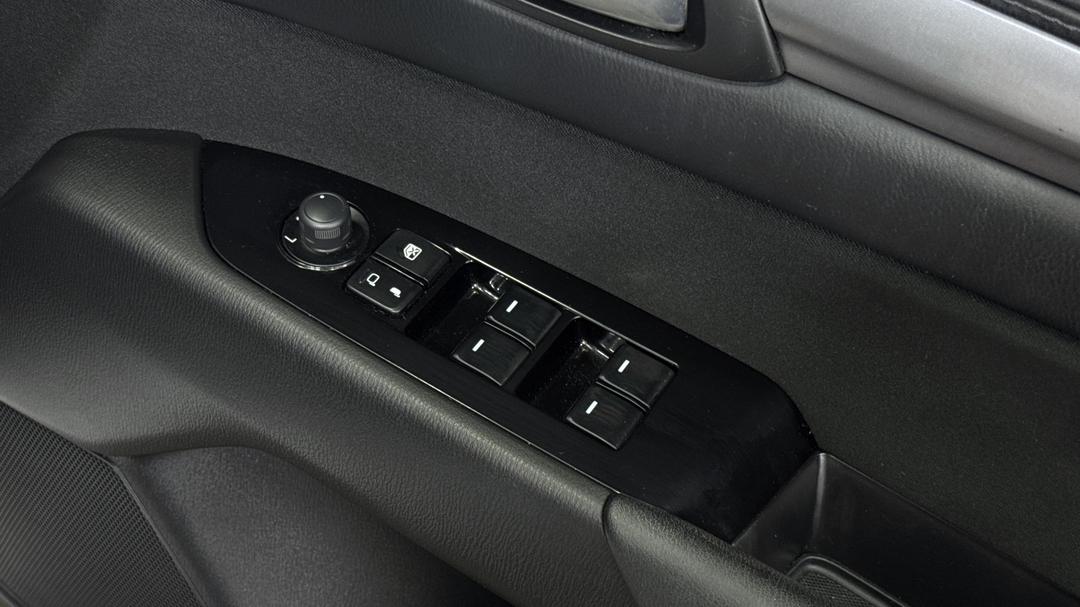 2020 Mazda CX-5 Maxx Sport (4x2), Automatic, 63870 km, Drivers Side Door Panel Controls
