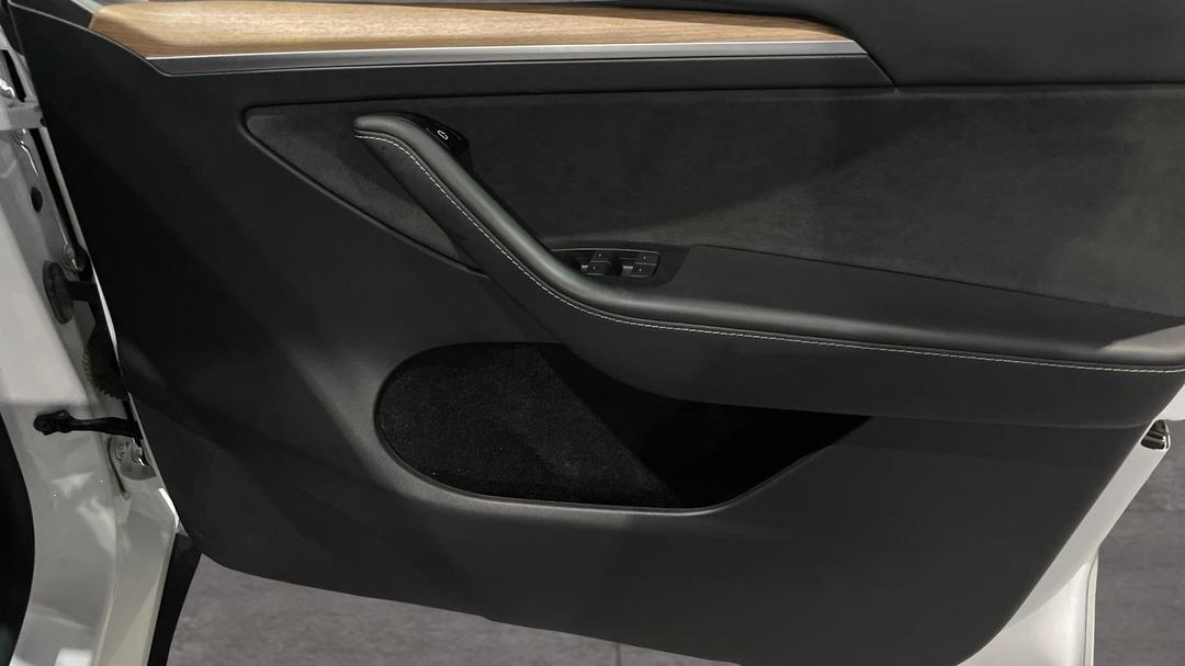 2023 Tesla Model Y Long Range, Automatic, 70863 km, Speaker View