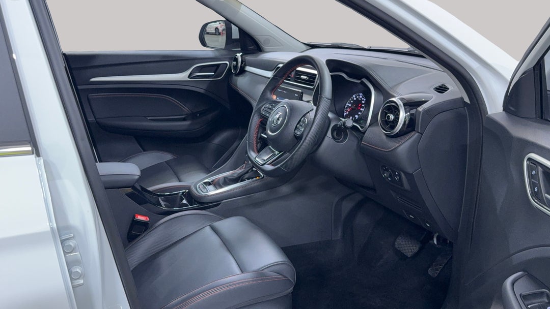 2025 MG Zst Vibe, Automatic, 2366 km, Right Side Front Door Cabin View