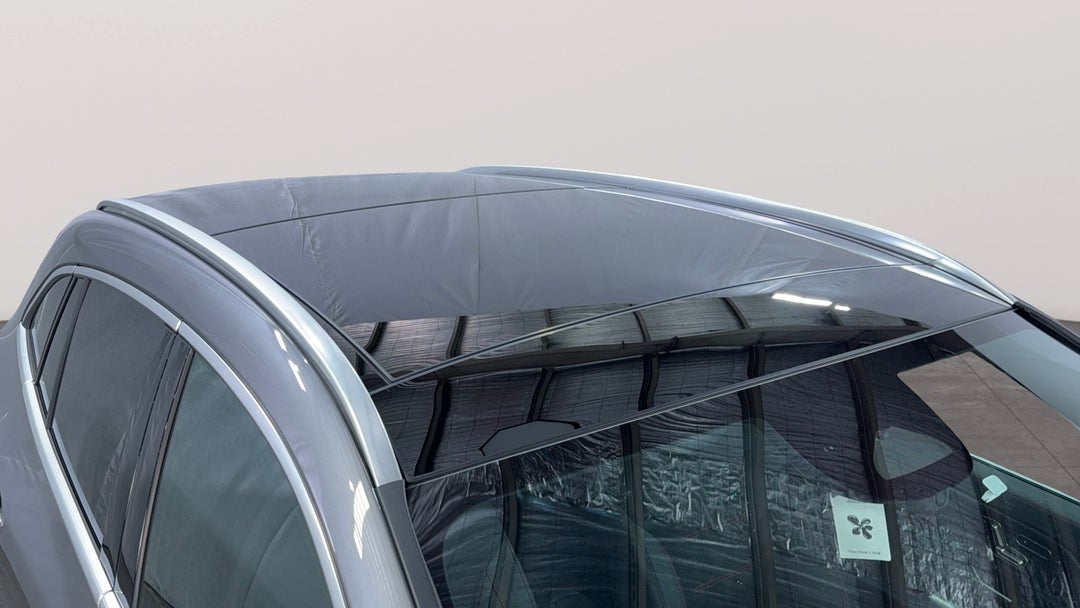 2024 Mercedes-benz GLA 200, Automatic, 14163 km, Roof/Sunroof View