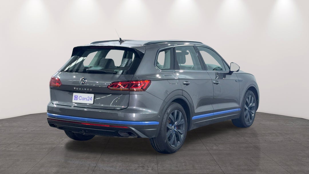 Right Back Diagonal (45- Degree) View