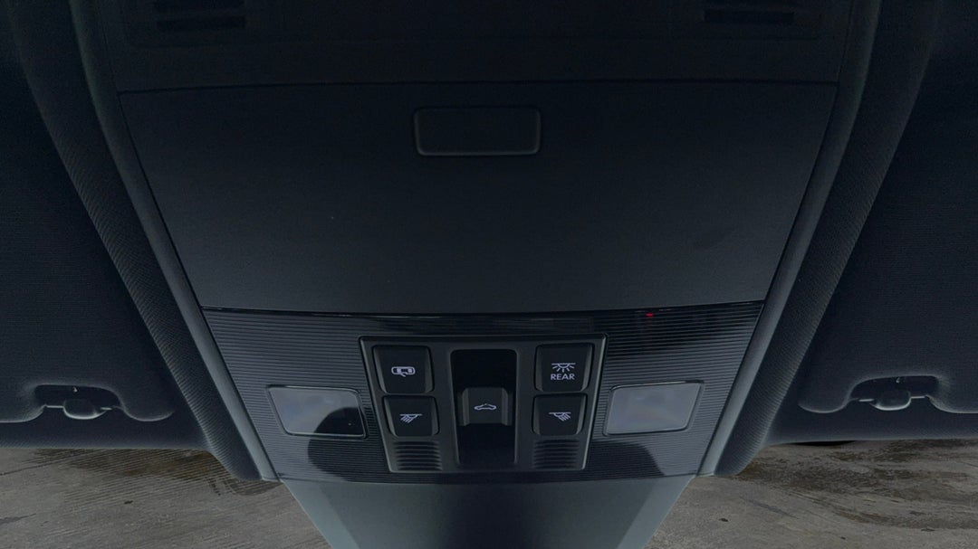 On-Roof Controls/Sunglass holder