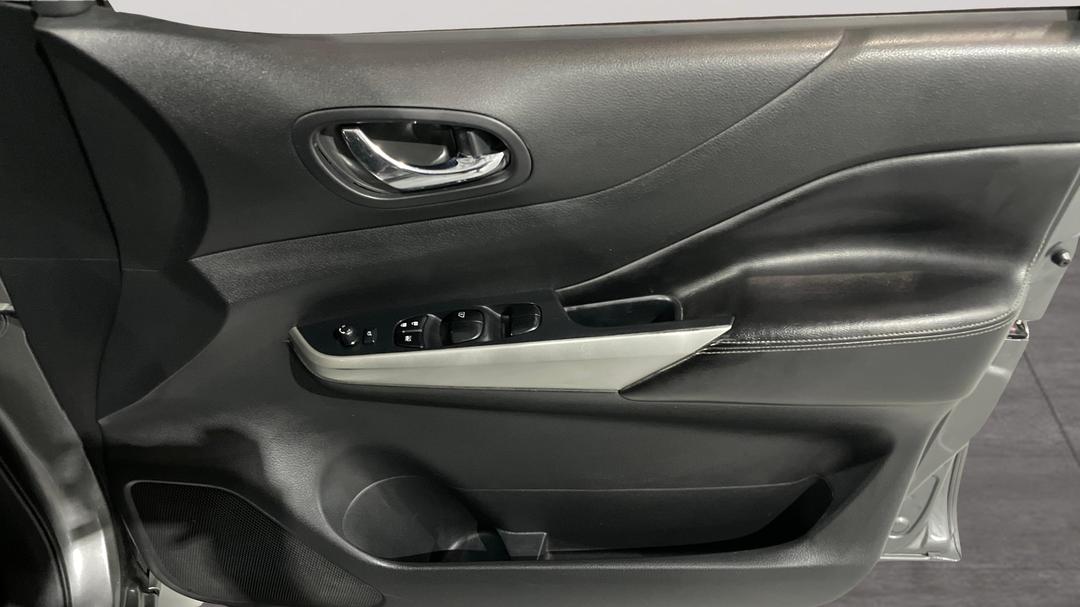 2016 Nissan Navara St-X (4x2), Automatic, 162767 km, Speaker View