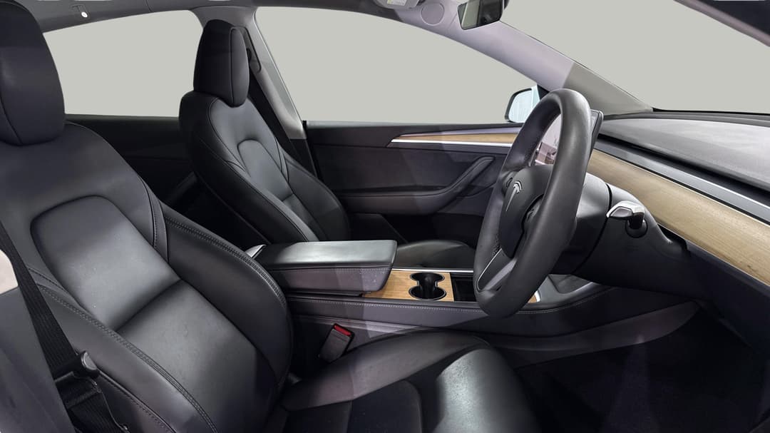 2022 Tesla Model Y Rear-wheel Drive, Automatic, 51099 km, Right Side Front Door Cabin View