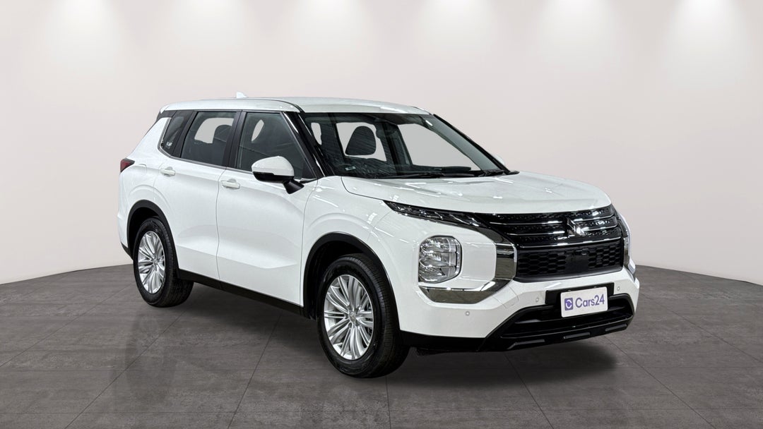 2024 Mitsubishi Outlander Es 7 Seat (2WD), Automatic, 51292 km, Right Front Diagonal (45- Degree) View