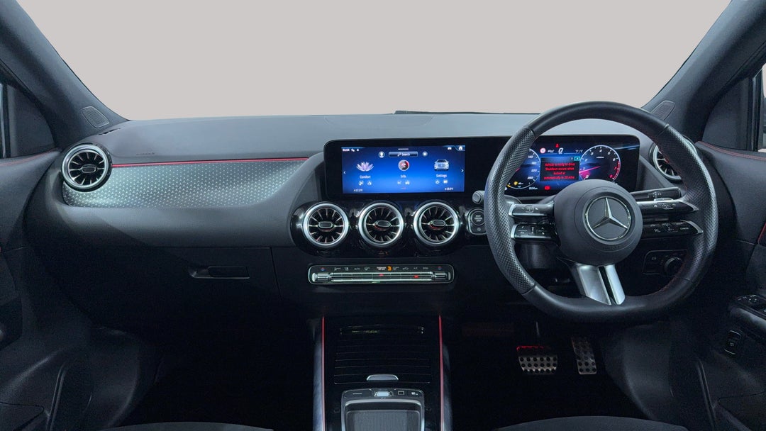 2024 Mercedes-benz GLA 200, Automatic, 14163 km, Dashboard View