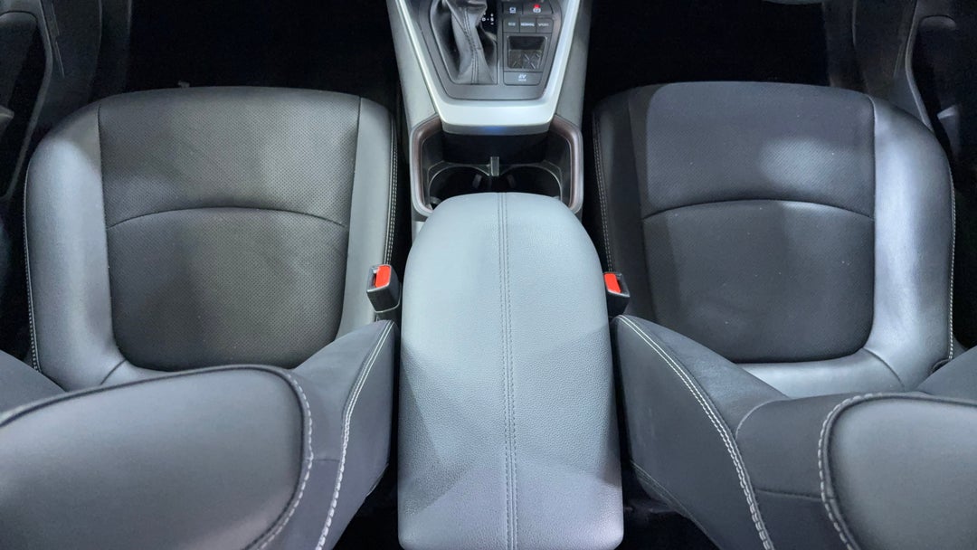 2023 Toyota RAV4 Cruiser (2wd) Hybrid, Automatic, 29598 km, Center Console