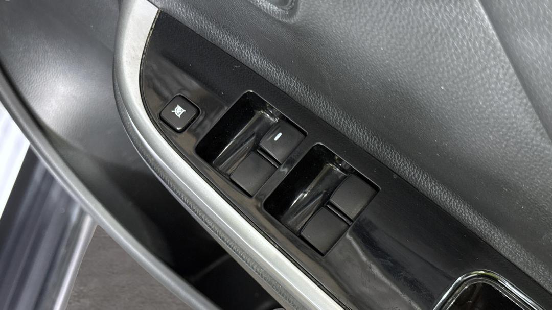 2022 Mitsubishi Triton Gsr (4x4), Automatic, 58439 km, Drivers Side Door Panel Controls