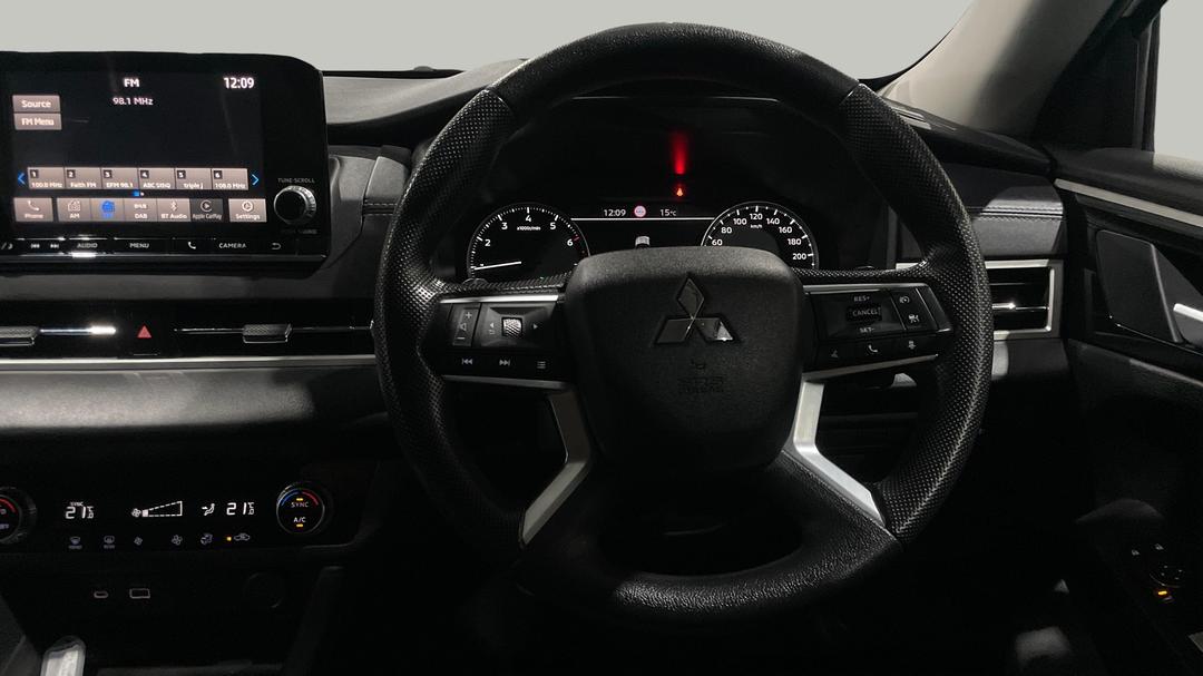 2024 Mitsubishi Outlander Es 5 Seat (2WD), Automatic, 50933 km, Steering Wheel Close-up