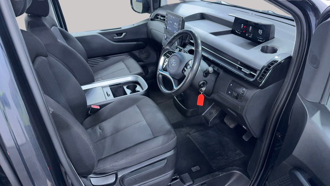 2021 Hyundai Staria Staria, Automatic, 88061 km, Right Side Front Door Cabin View