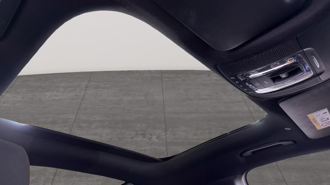 2020 Mercedes-benz GLA 200, Automatic, 72379 km, Interior Sunroof/Moonroof