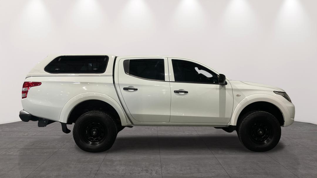 2018 Mitsubishi Triton Glx (4x4), Automatic, 98788 km, Right Side View