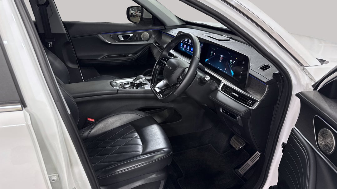 2024 Chery Tiggo 8 Pro Max Elite 2WD, Automatic, 20388 km, Right Side Front Door Cabin View