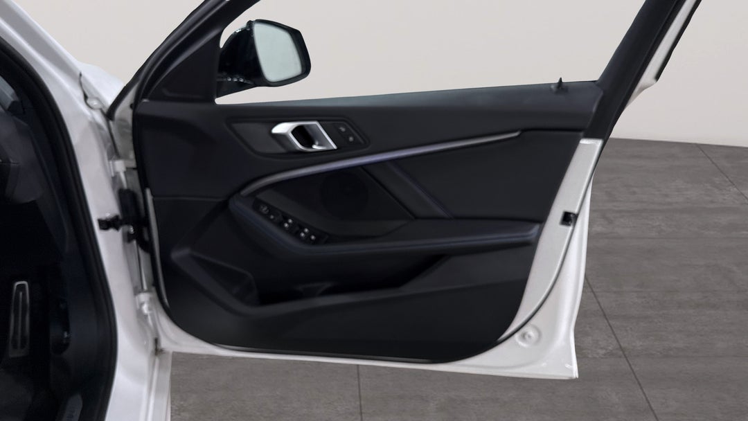 2023 BMW 1 18i M Sport, Automatic, 22449 km, Speaker View