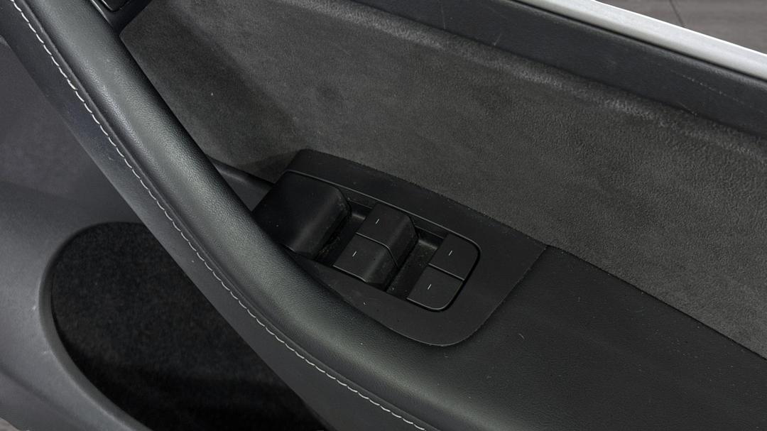 2022 Tesla Model Y Rear-wheel Drive, Automatic, 51099 km, Drivers Side Door Panel Controls