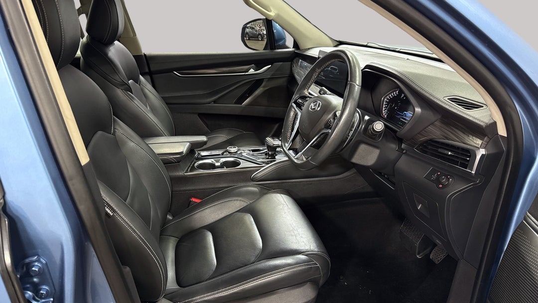 2020 LDV D90 Executive (4WD), Automatic, 104210 km, Right Side Front Door Cabin View