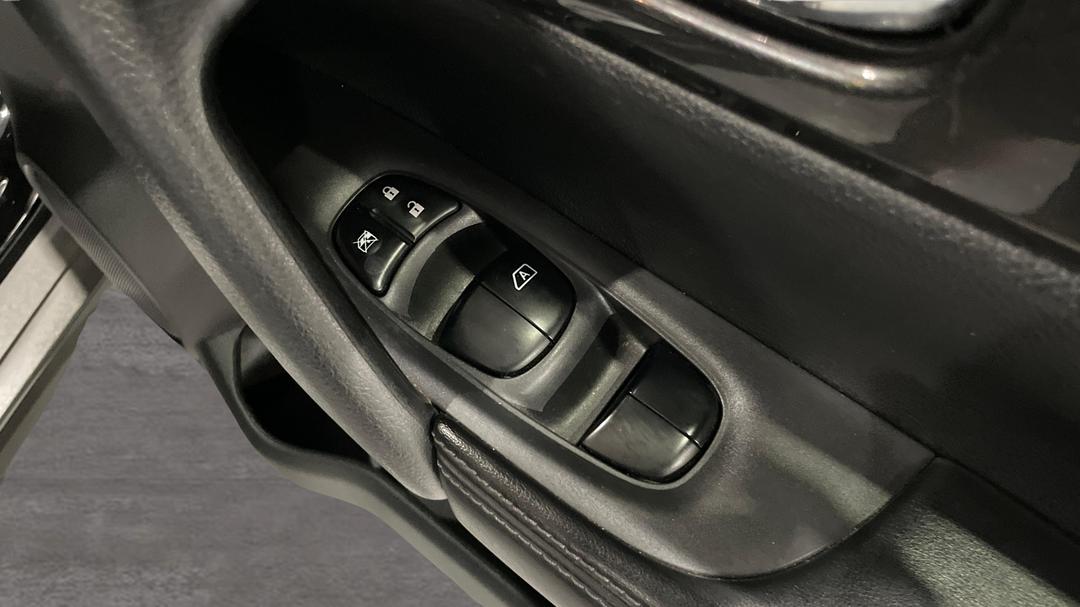 2017 Nissan X-trail St (4x4), Automatic, 132364 km, Drivers Side Door Panel Controls