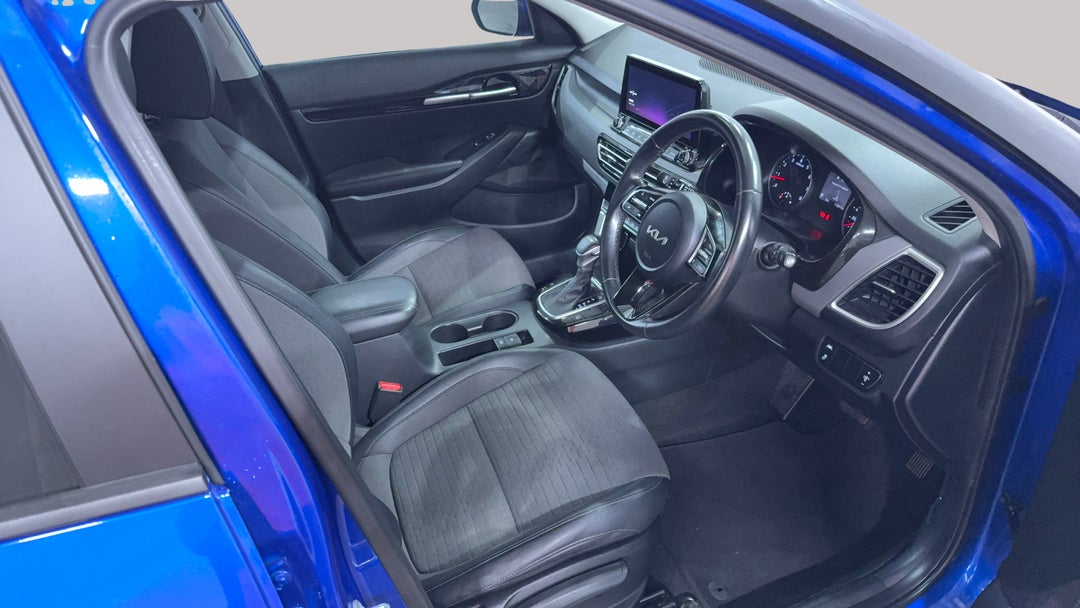 2021 Kia Seltos Sport+ (fwd), Automatic, 112619 km, Right Side Front Door Cabin View