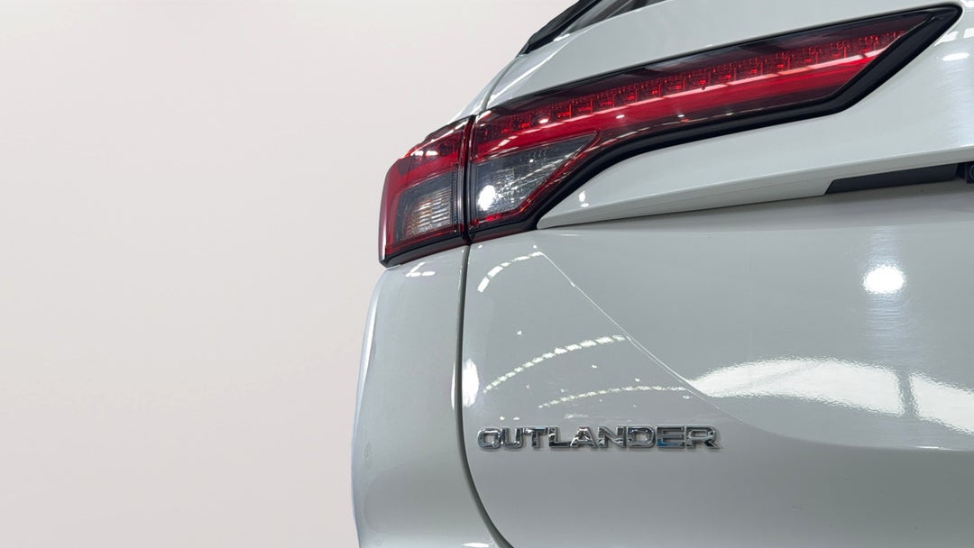 2024 Mitsubishi Outlander Es 5 Seat (2WD), Automatic, 53739 km, Badge (Boot Left Side)