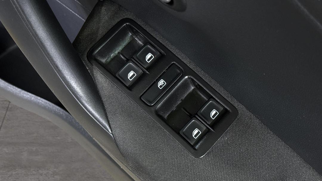2015 Volkswagen Polo 66 Tsi Trendline, Automatic, 62982 km, Drivers Side Door Panel Controls