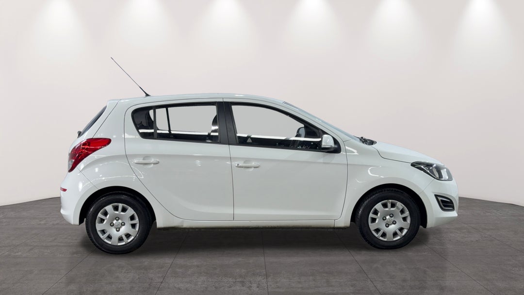 2015 Hyundai I20 Active, Automatic, 115762 km, Right Side View