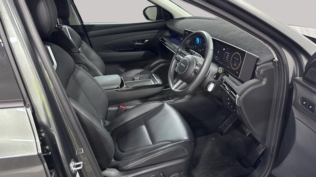 2025 Hyundai Tucson Premium Hybrid (AWD), Automatic, 2546 km, Right Side Front Door Cabin View