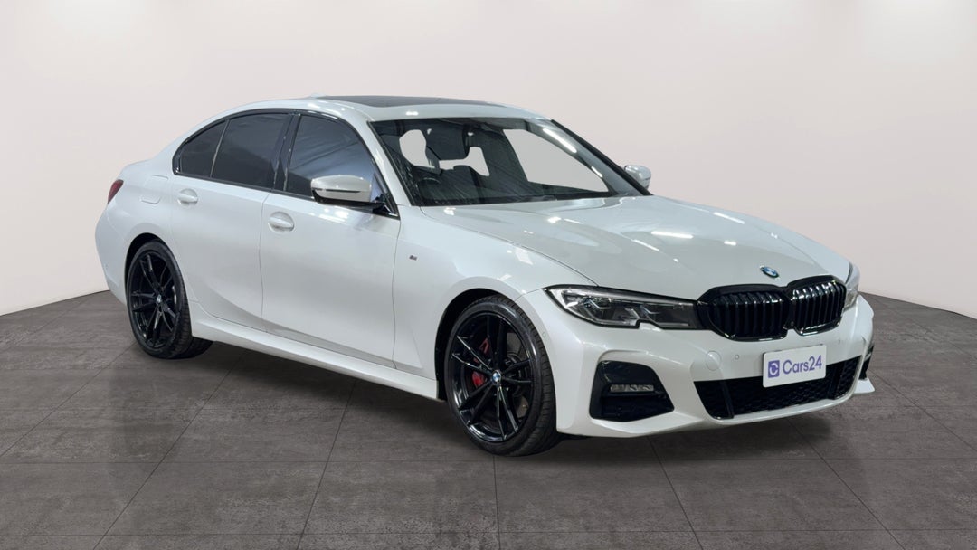 2022 BMW 3 30i M Sport, Automatic, 71167 km, Right Front Diagonal (45- Degree) View