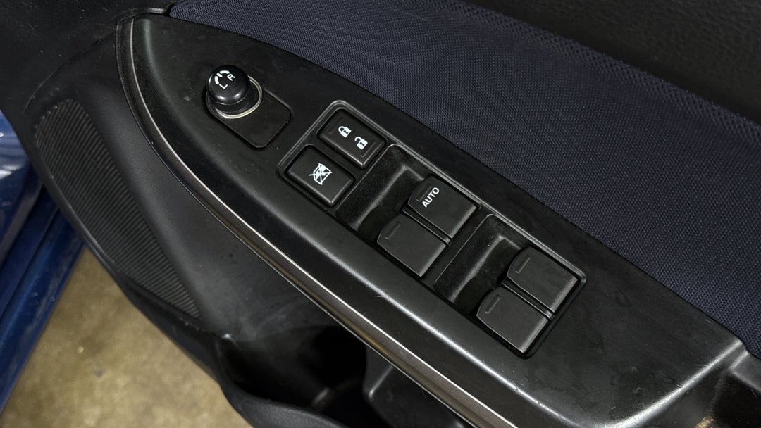 2020 Suzuki Baleno Gl, Automatic, 123097 km, Drivers Side Door Panel Controls