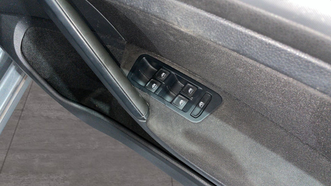 2018 Volkswagen Golf 110 Tsi Trendline, Automatic, 103584 km, Drivers Side Door Panel Controls