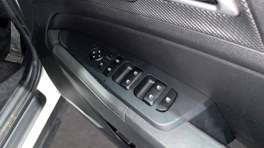2024 Kia Sportage S (FWD), Automatic, 43588 km, Drivers Side Door Panel Controls