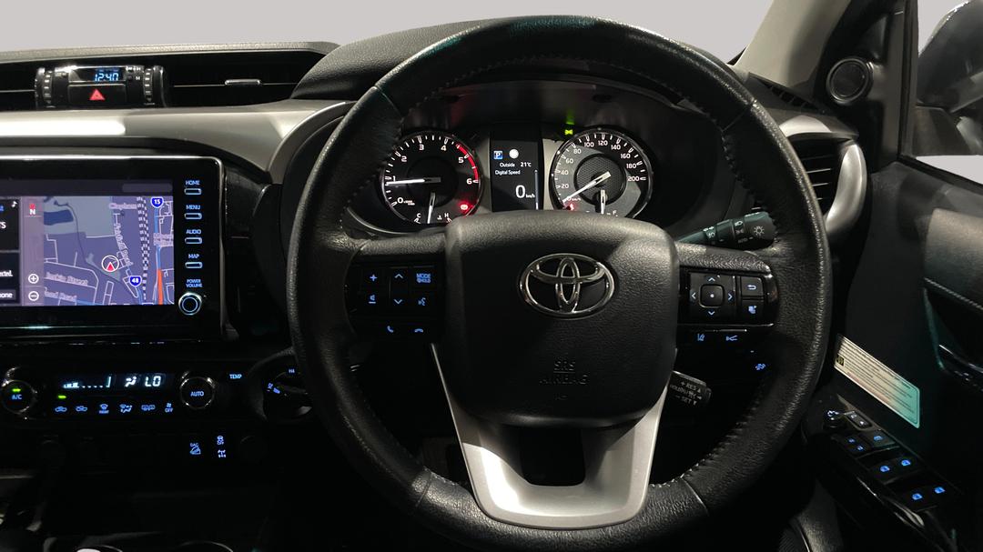 2021 Toyota Hilux Sr5 (4x4), Automatic, 56369 km, Steering Wheel Close-up