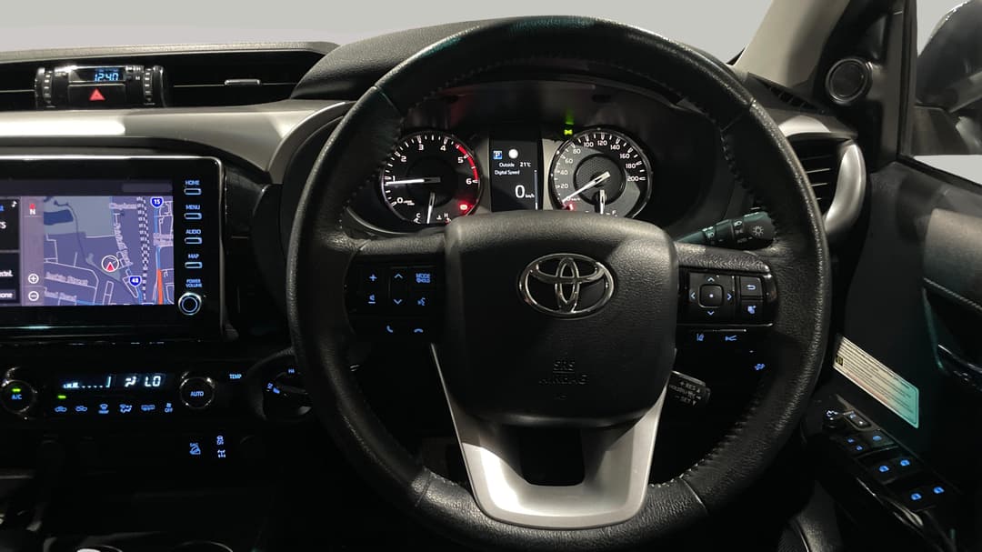 2021 Toyota Hilux Sr5 (4x4), Automatic, 56369 km, Steering Wheel Close-up