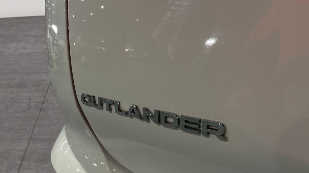 2024 Mitsubishi Outlander Es 5 Seat (2WD), Automatic, 50888 km, Badge (Boot Left Side)