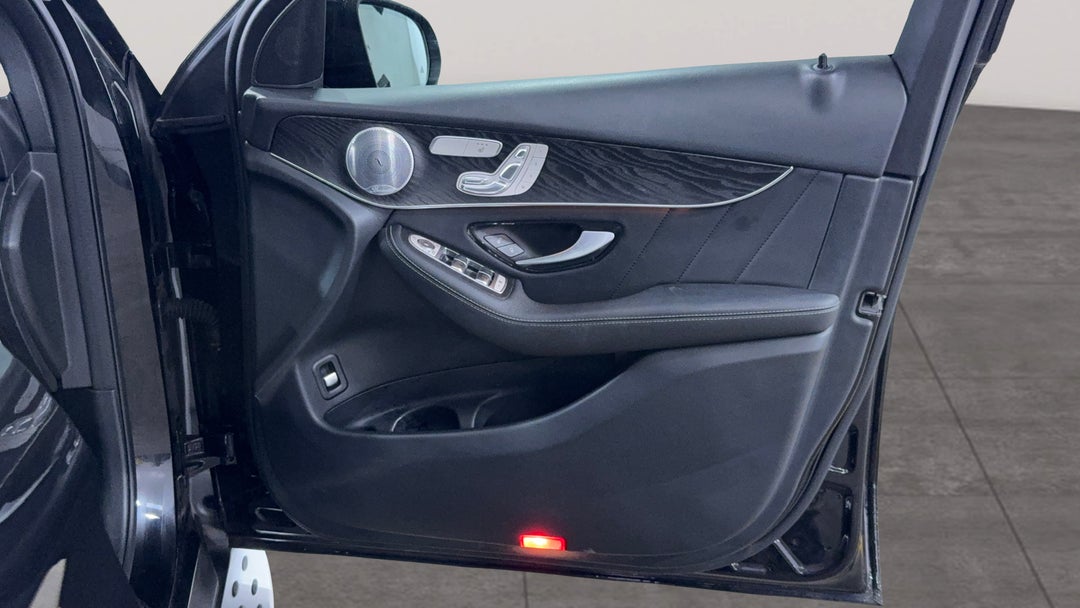 2019 Mercedes-benz GLC 200, Automatic, 68705 km, Speaker View