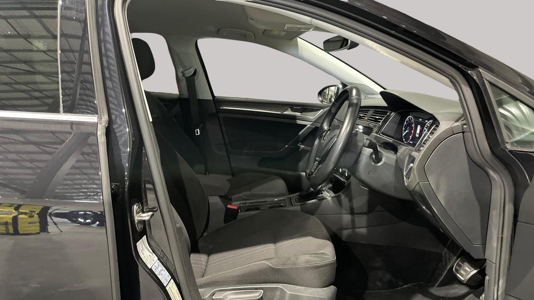 2018 Volkswagen Golf Alltrack 132 Tsi, Automatic, 64731 km, Right Side Front Door Cabin View