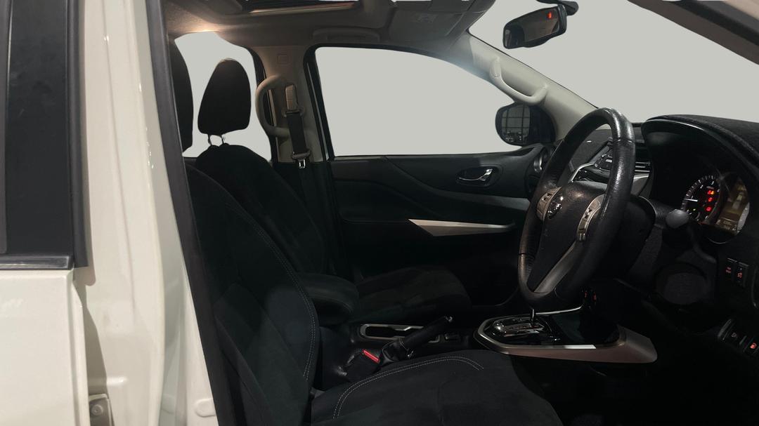 2018 Nissan Navara St-X (4x4), Automatic, 82330 km, Right Side Front Door Cabin View